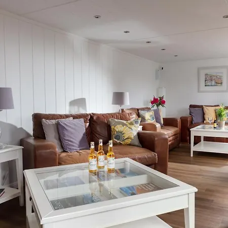 Gyllyngvase House Guest house