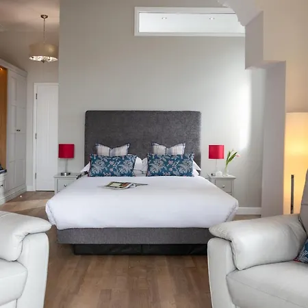 Gyllyngvase House 4*
