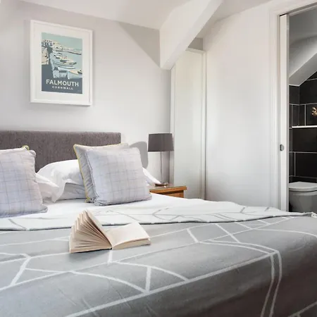 Gyllyngvase House 4*